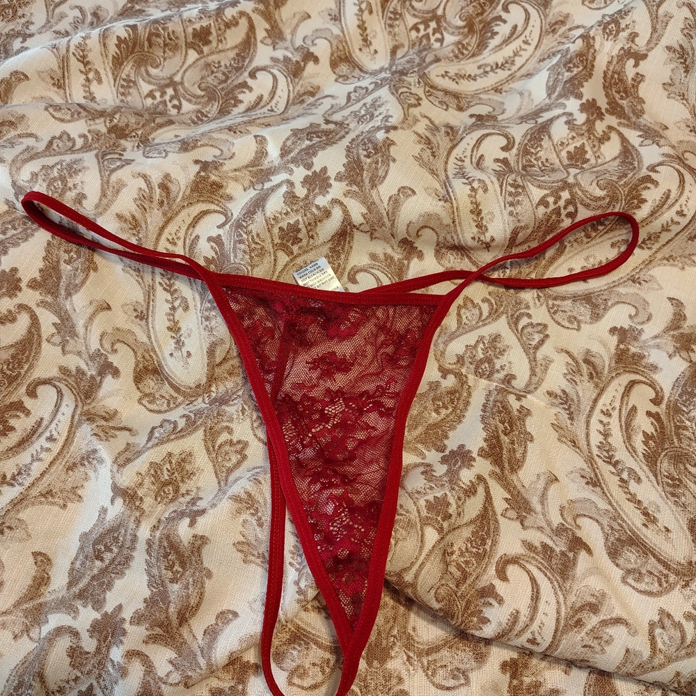 Lace Halter Lingerie Set in Red - Picture 8 of 15